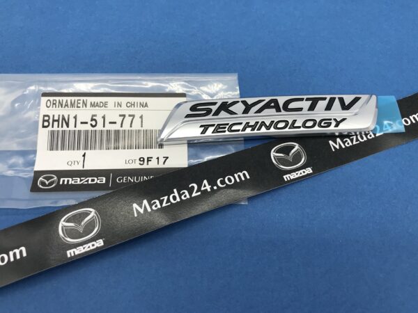 BHN151771 - Mazda 3 sedan (2013-2018) SKYACTIV trunk lid badge