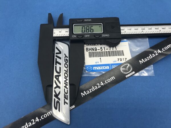 BHN951771 - Mazda 3 hatchback (2013-2018) SKYACTIV trunk lid badge