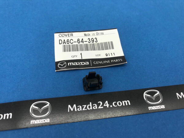 DA6C64393 – Mazda CX-3 shift-lock override cover