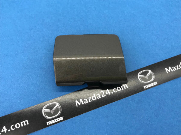 G4YL50EL153 - MAZDA 6 rear bumper tow hook cover right (42S)