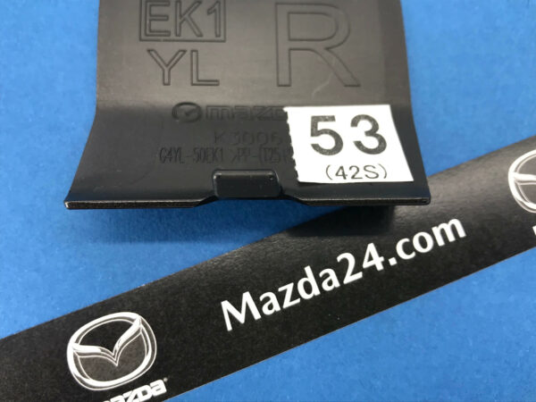 G4YL50EL153 - MAZDA 6 rear bumper tow hook cover right (42S)