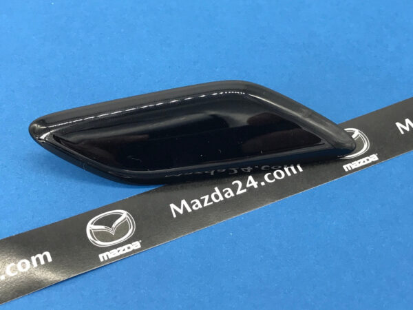 GMM1518G151 - Headlight washer cover right Mazda 6 (2015-2017). Color: black (Jet Black, 41W)