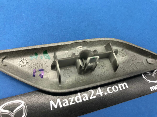 GMM1518H151 - Headlight washer cover left Mazda 6 (2015-2017). Color: black (Jet Black, 41W)
