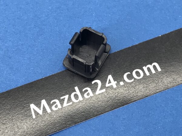 NA1L64393 – Mazda MX-5 ND gearbox console cover