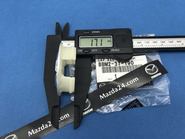BBM237190 - Mazda center wheel cap silver
